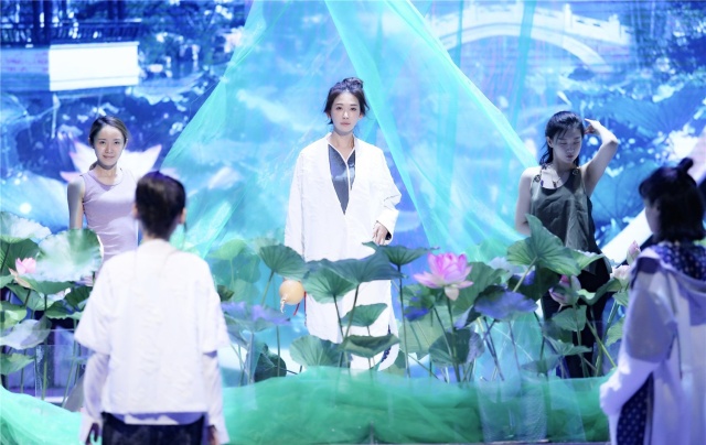 璺熺潃濂崇璺宠垶,鏋楀織鐜叉皯鍥介