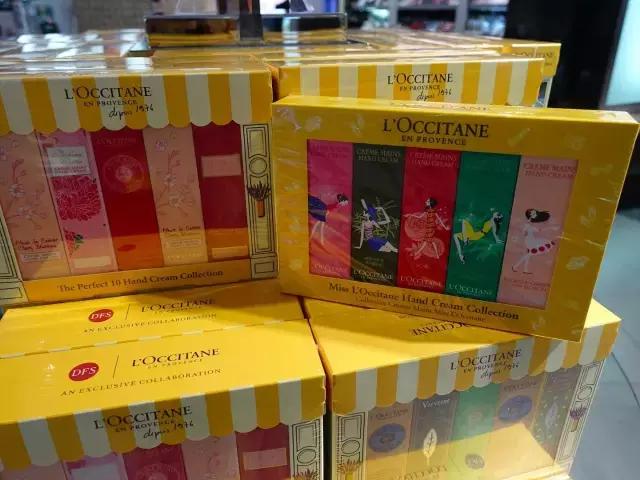 这里买一线大牌比香港便宜3成！风景还很美！