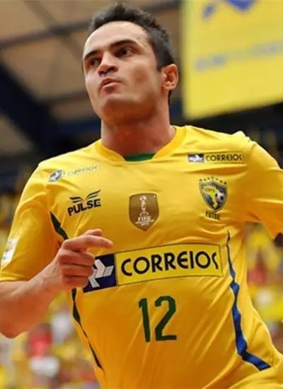 巴西人踢球脚法细腻,巴西民间足球脚法