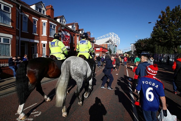 驻英记者小纯真：“一骑当千”—走近英超赛场外的骑警