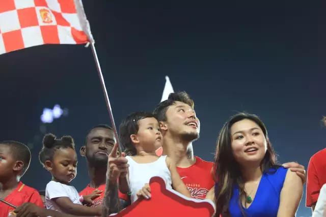 广州恒大夺冠之场,恒大6连冠庆典