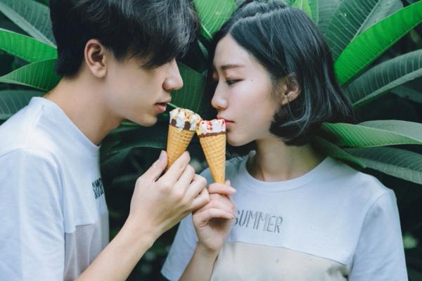 愿无岁月可回首且以深情共白头,愿有岁月可回首且以深情共白头