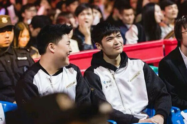 uzi直播感谢送礼物,uzi直播讲操作