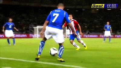 gif搞笑进球,gif足球过人