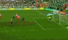 c罗父子罕见日常超温馨,足球场上c罗的暖心时刻