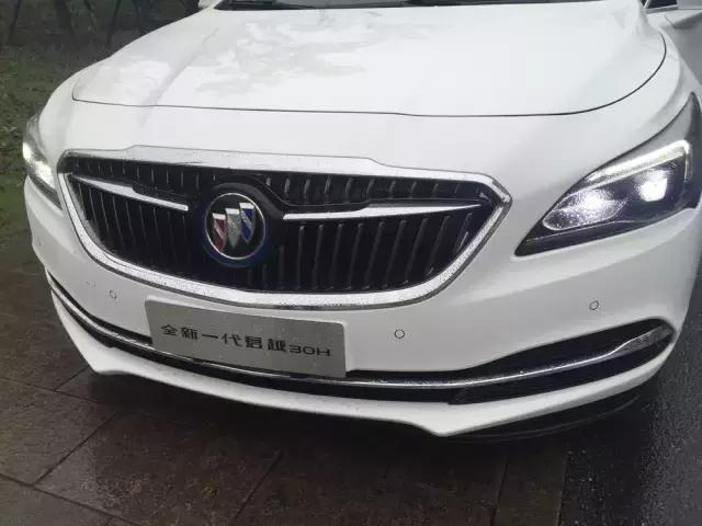 夜晚试驾全新别克君越24款28t,2018款别克君越30h精英版评测