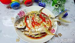 大厨清蒸金鲳鱼的经典做法,清蒸金鲳鱼家常做法第一美食