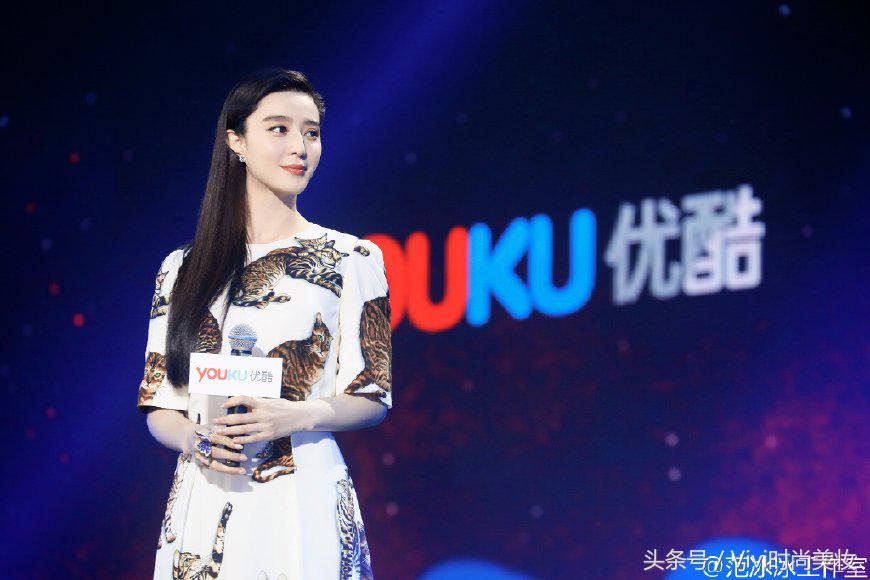 最美猫奴争夺战！铲屎官范冰冰、baby撞衫猫咪洋装谁出彩？