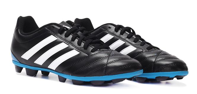 踢球人必有的鞋,足球场地怎么选球鞋