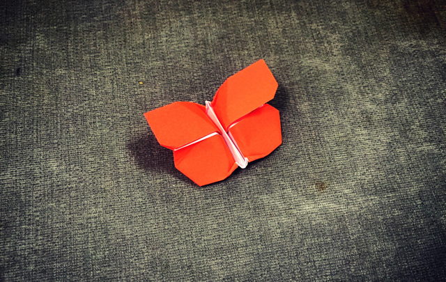 纸蝴蝶折纸教程慢动作简单,折纸蝴蝶的折纸视频