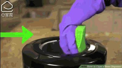 饮水机上水管内壁长毛了怎么清洗,饮水机第一次使用的清洗视频教程