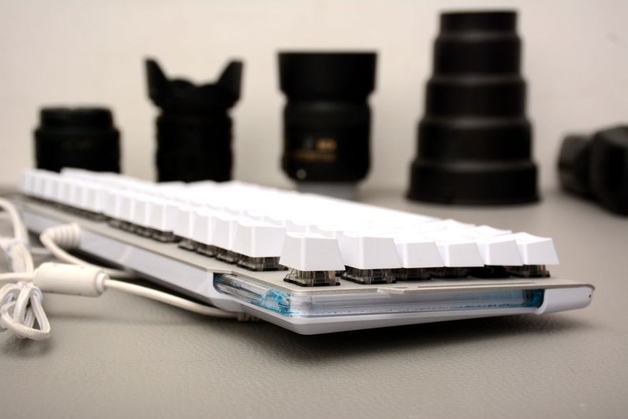 难得有个薄的机械键盘，颜值担当的达尔优EK815开箱