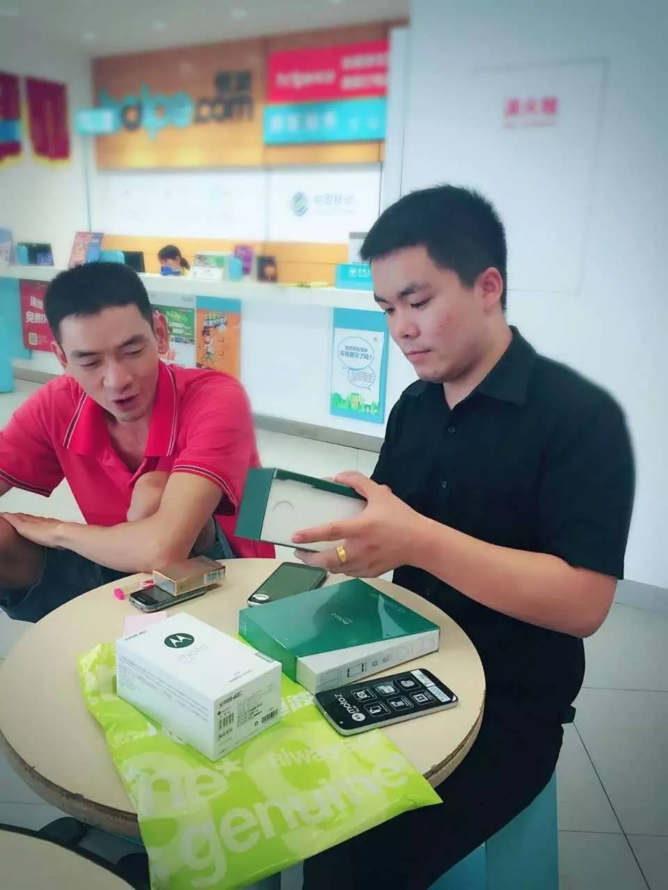 为什么越来越多的人在买手机,为什么越来越多的人喜欢逛实体店