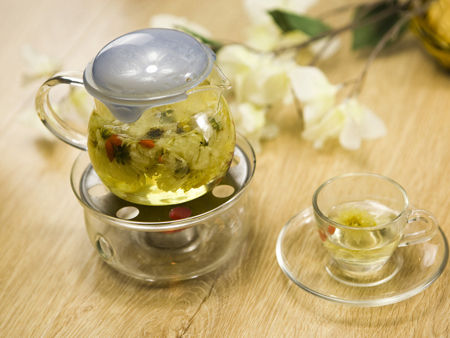 脸颊左侧和下巴长痘痘是什么原因,男生下巴脸颊长痘痘是什么原因