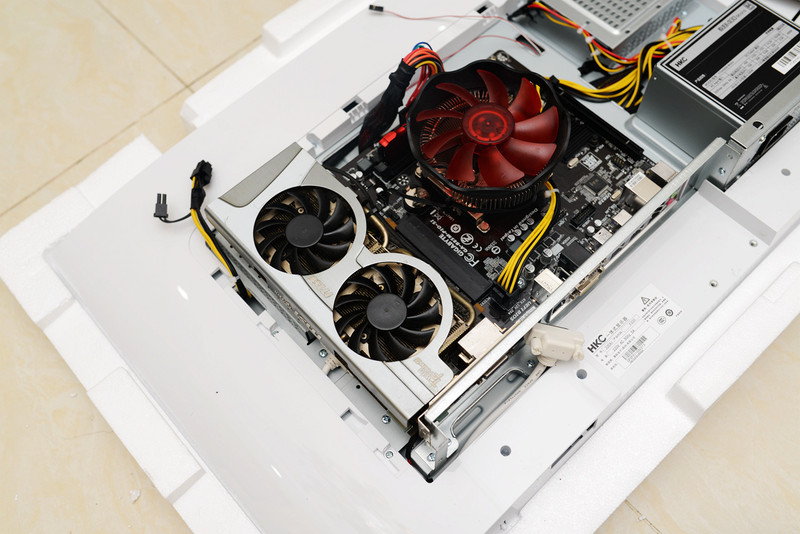 破天荒！HKCX320一体机带曲面屏，性能还能秒台式机