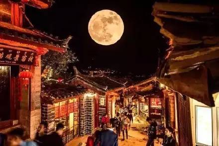 错过再等18年！昨晚的超级月亮太给力，穿透雾霾把梦照亮！