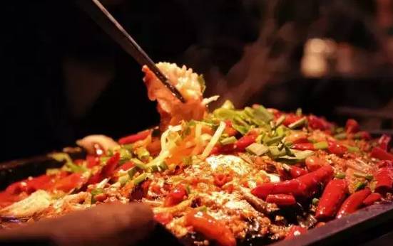 新白鹿、绿茶3折,炉鱼、乐伯部队锅半价,哈根达斯买一送一西湖边上的老牌商场,要用6天承包你的胃!