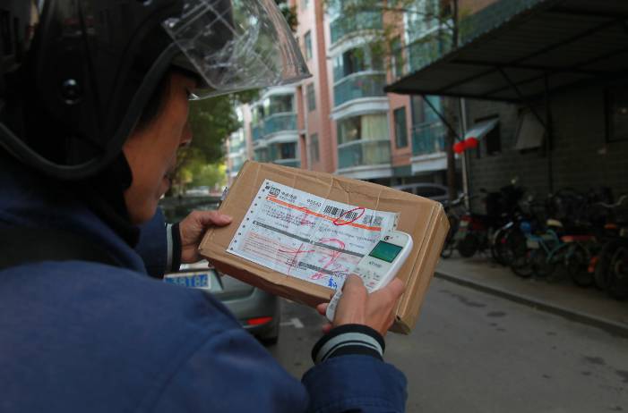 武汉快递员一单挣多少,快递员月薪8000不干了