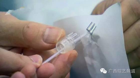 误食磁力珠的小孩手术,太危险5岁男童误吞11颗磁力珠