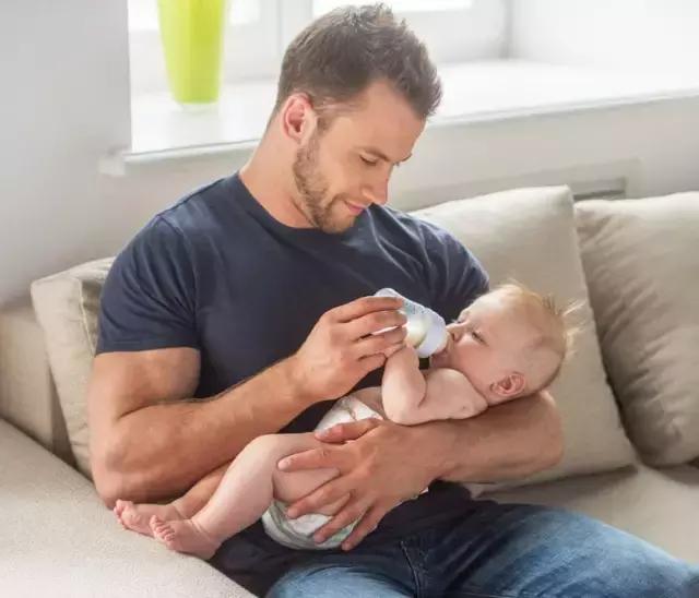 别让陪伴孩子成为绑架女性的魔咒