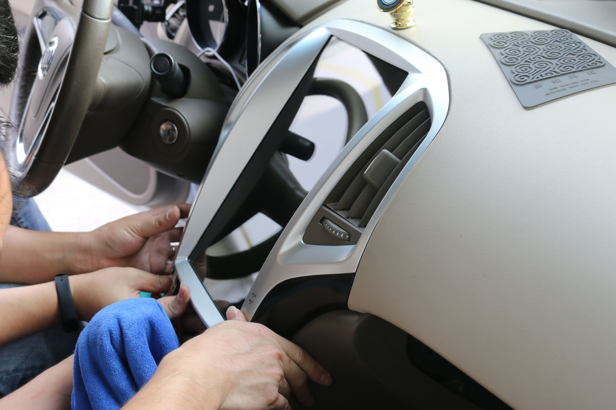 别克老英朗换装安卓智能导航大屏,英朗1.3t加装大屏导航