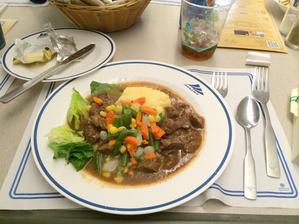 美国火车到底什么样？有电源、可刷卡，还能淋浴