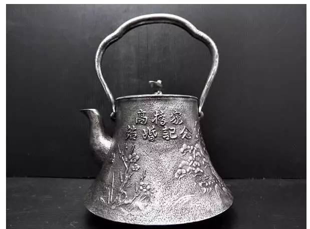 为什么要用铁壶煮水泡茶,铁壶陶壶银壶玻璃壶煮水泡茶区别