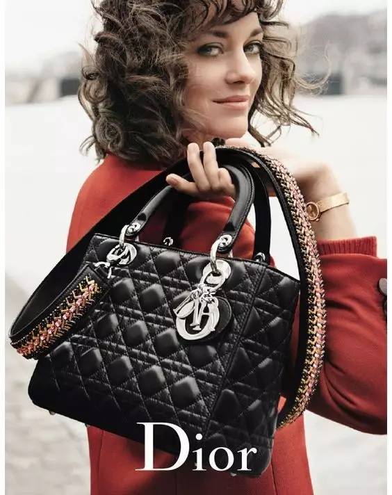 你一定想知道的真实故事,可以看看你每天背的包里有啥吗