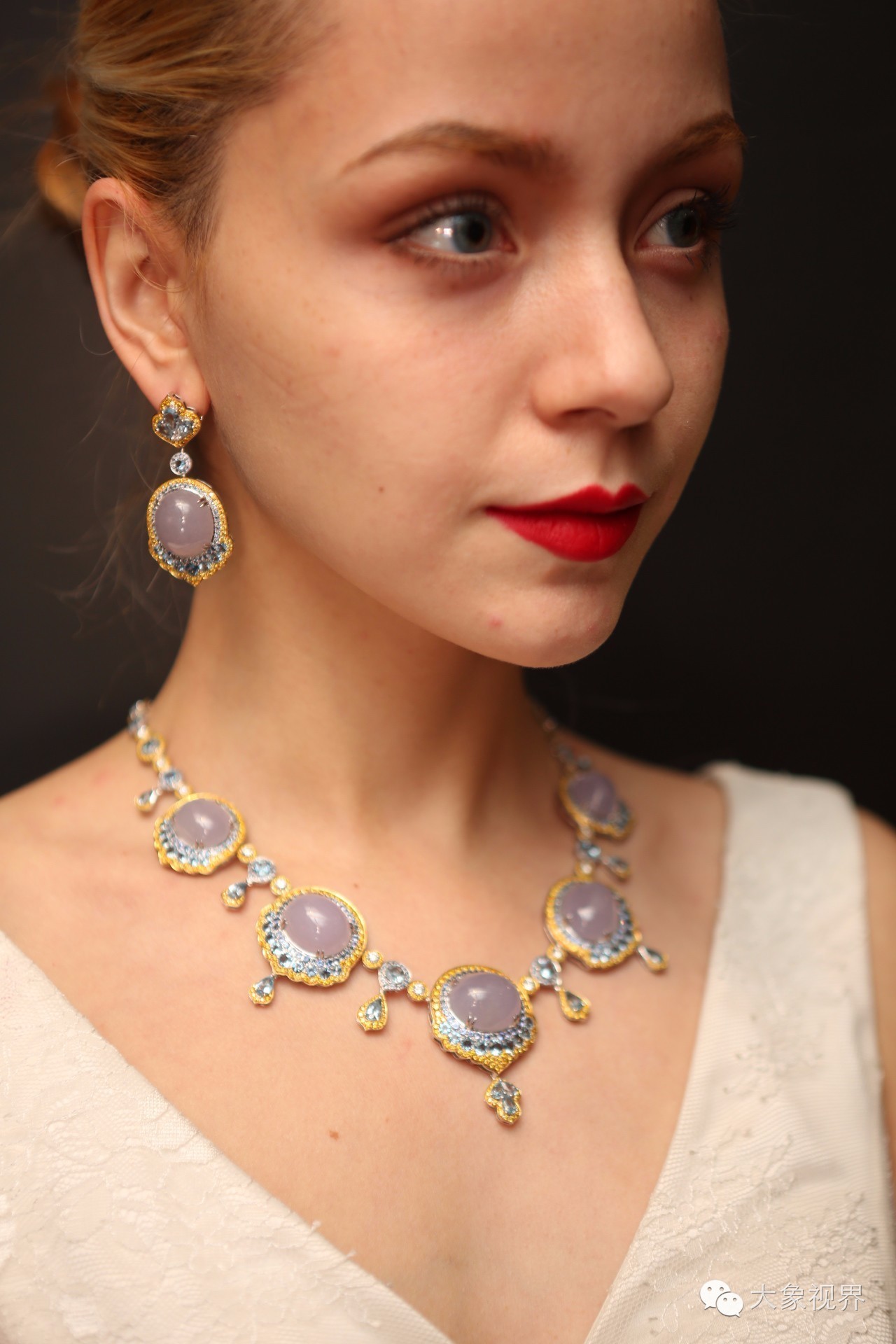 美艳洋模带您私家欧洲之旅!