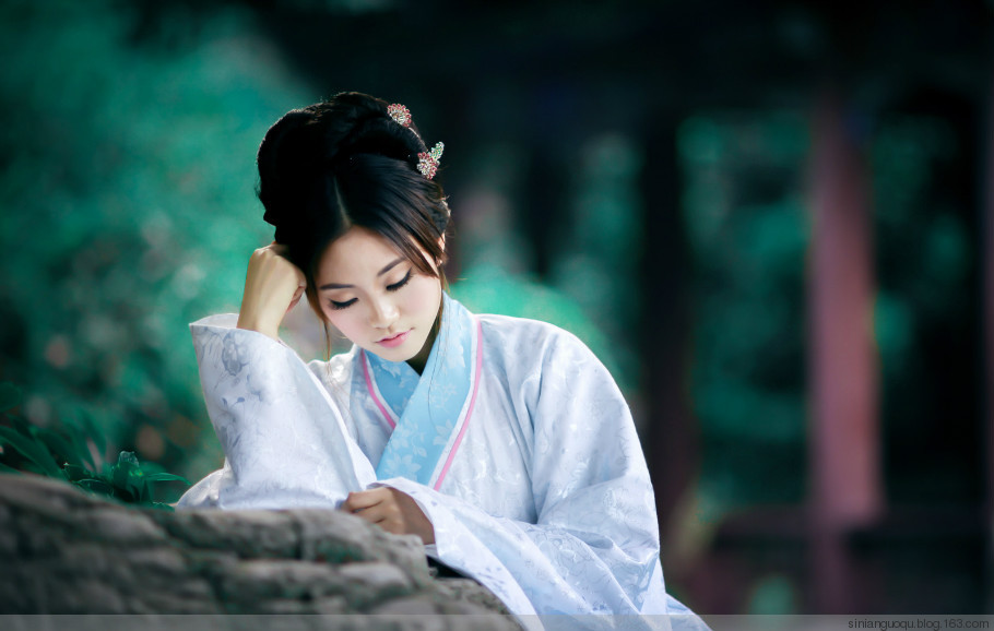 关于待你长发及腰娶我可好的诗句,待我长发及腰少年你娶我可好诗句