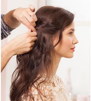 韩式简单发型自编蜈蚣辫短发,简单版蜈蚣辫教程