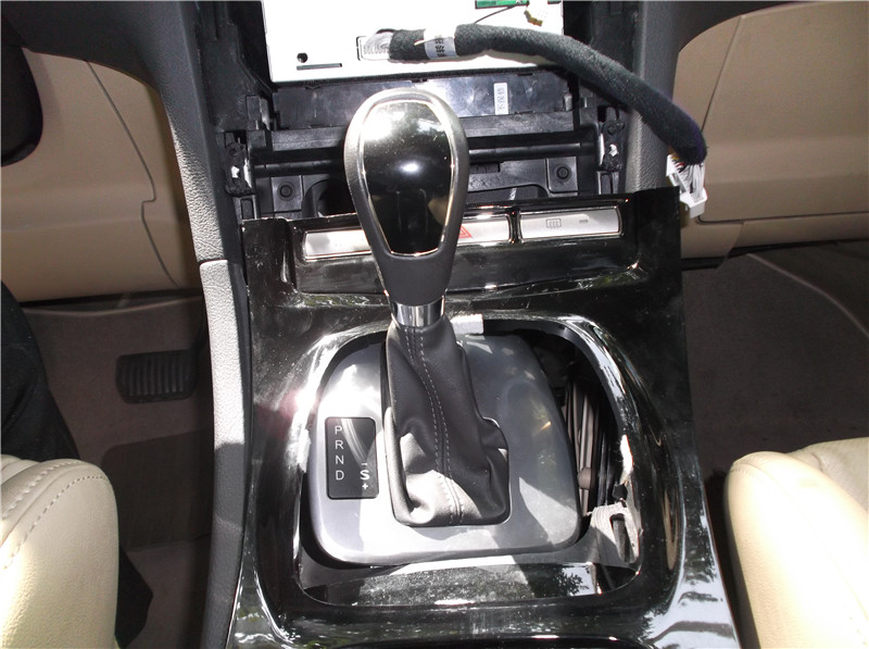 福特麦柯斯中控屏,福特麦柯斯仪表台拆解