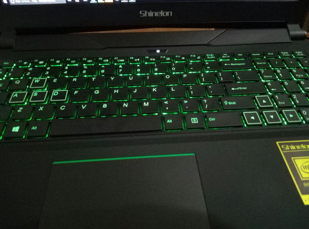 绿色的炫龙毒刺外观有点小清新，965m显卡性能好不错