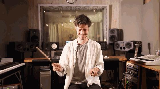 这个可随身携带的电子鼓槌，让你随时随地打架子鼓