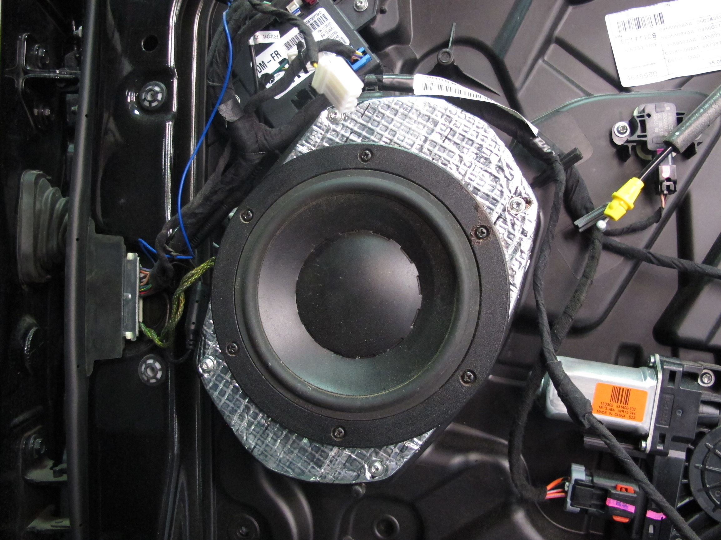 大切诺基升级丹麦丹拿342三分频，鼎沸之音，还原最真实的声音