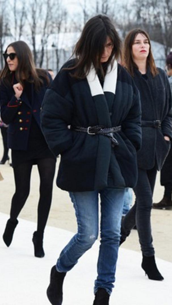 burberry经典款风衣搭配围巾,burberry风衣值得买吗