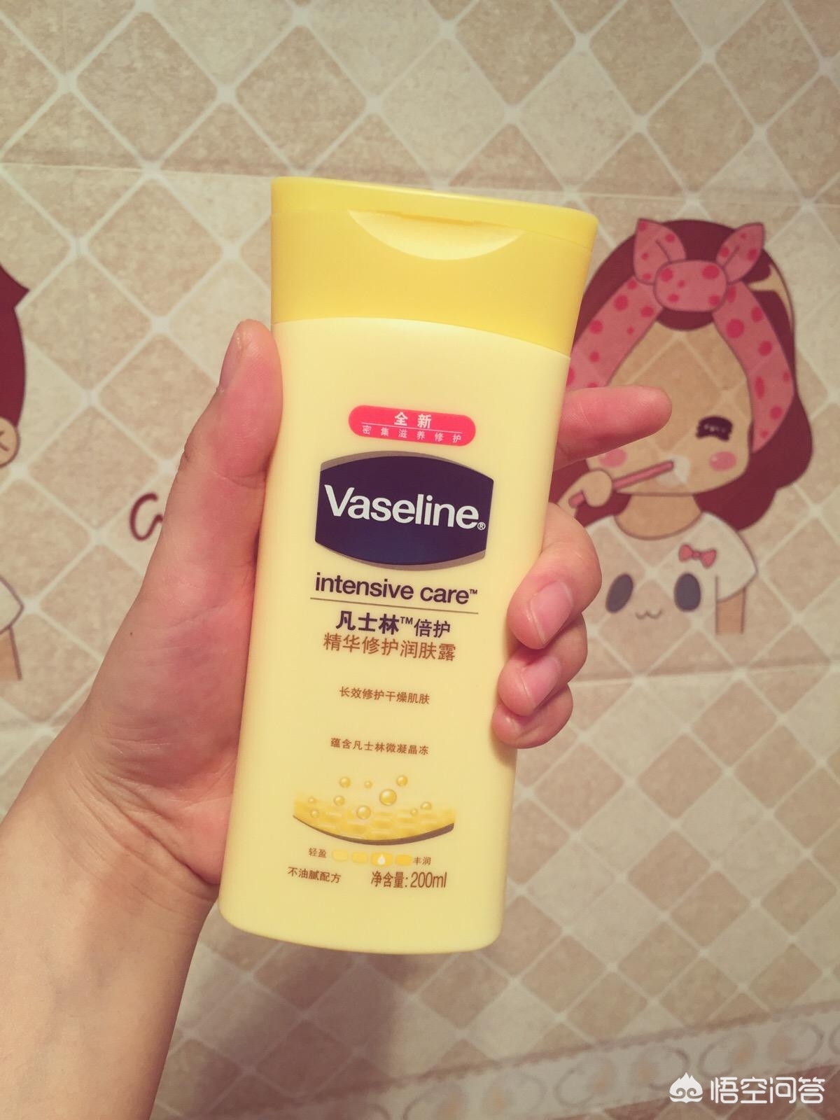 冬天身上有一层白白的皮屑，脱秋裤时像雪花纷纷落下，如何去除？