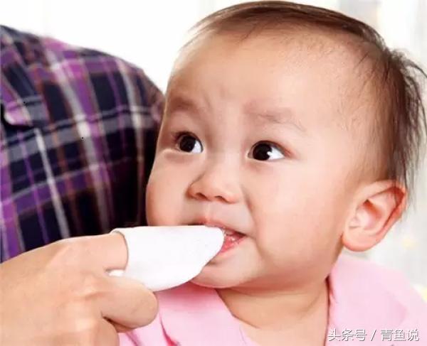 新生儿脸部湿疹怎么护理好得快,新生儿皮肤正确护理方法