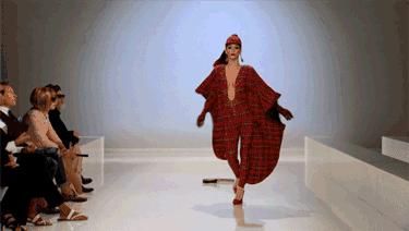 baby杨幂走秀,杨幂baby同框滑雪