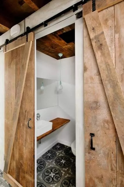 你选的那些叫门吗?只是一块木板吧!