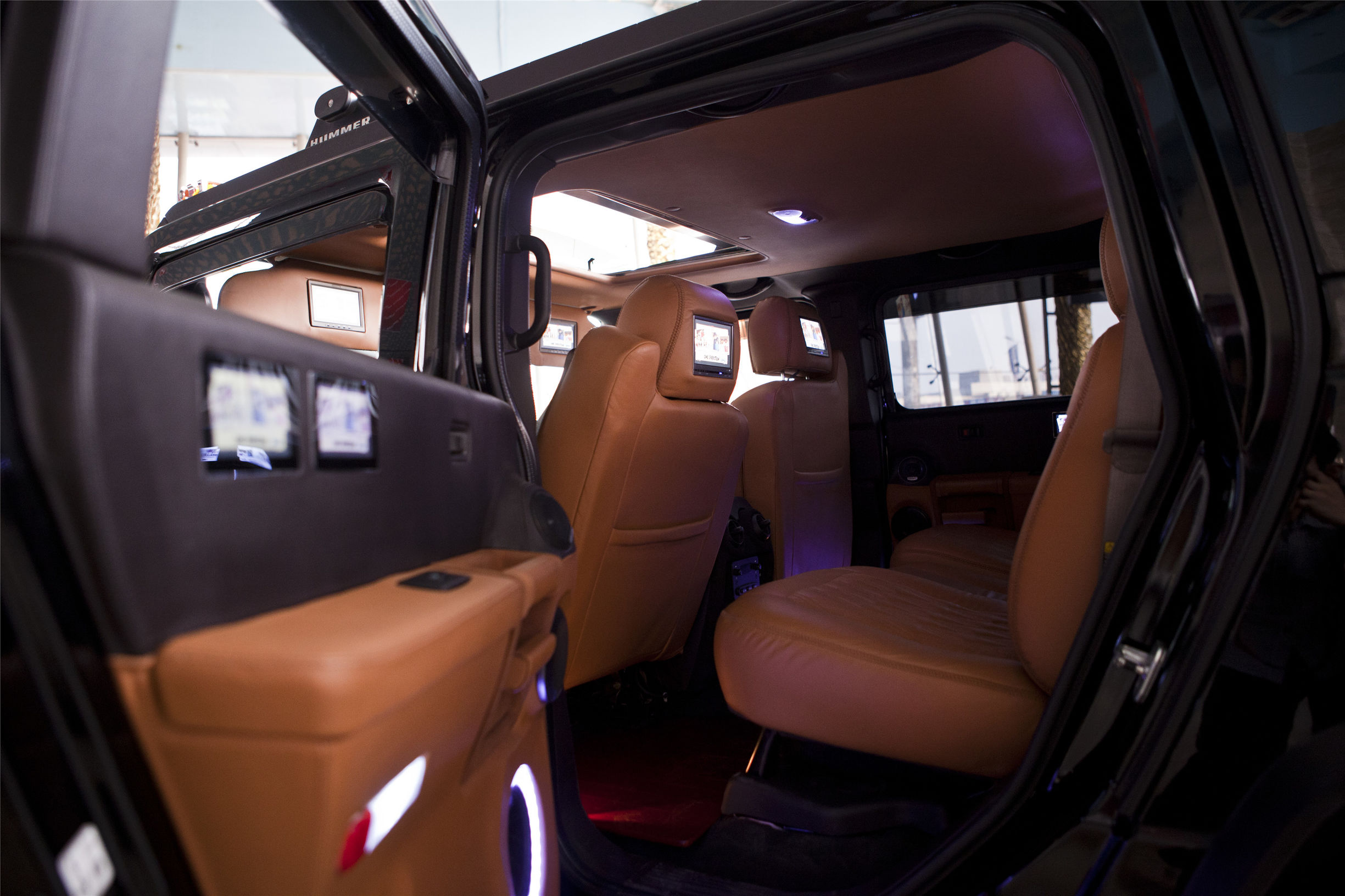 h2悍马爆改,悍马h2国外顶级改装