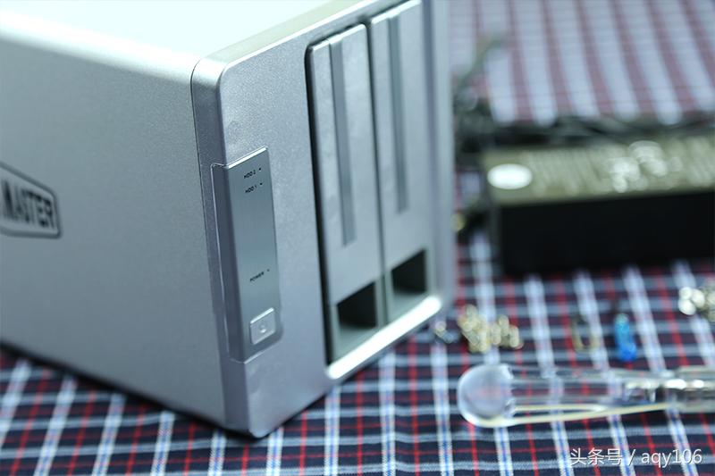 体验简单直接的TerraMasterD2-310