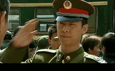 士兵突击行军视频,士兵突击步战车片段