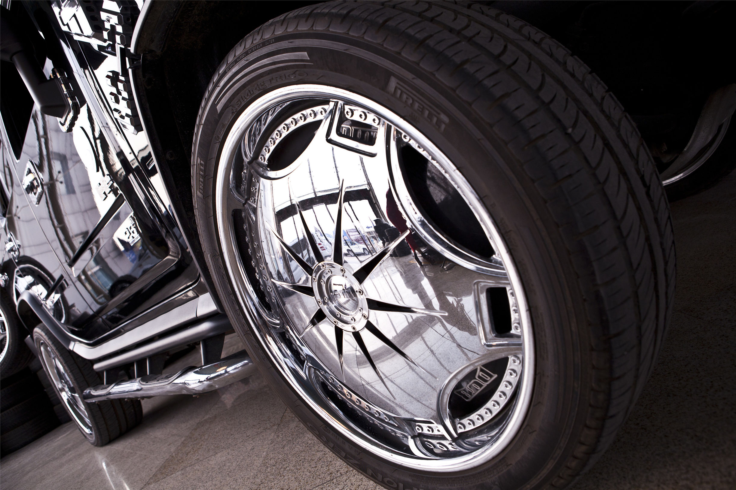 h2悍马爆改,悍马h2国外顶级改装