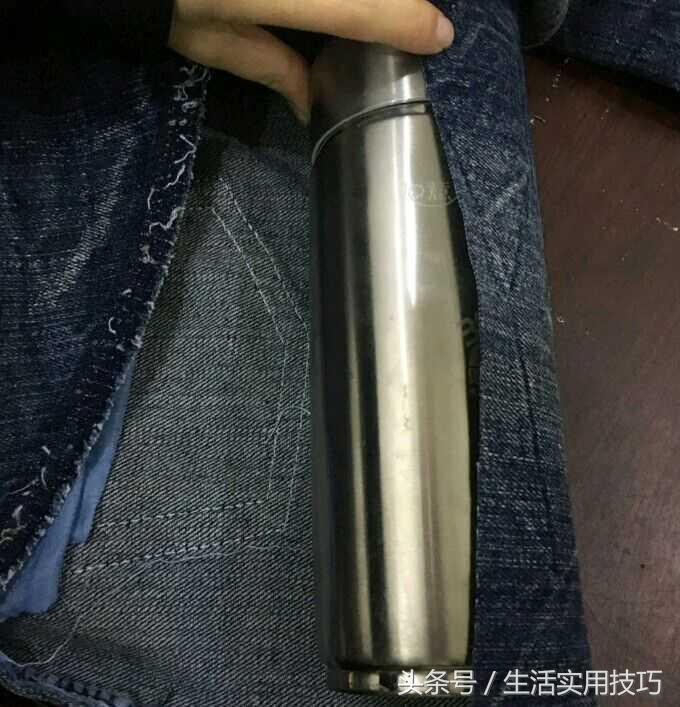 旧牛仔裤改收纳袋制作方法,旧牛仔裤变废为宝变身成为收纳袋