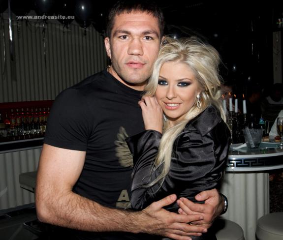 拳王邹市明夫人图片,拳王邹市明老婆身材