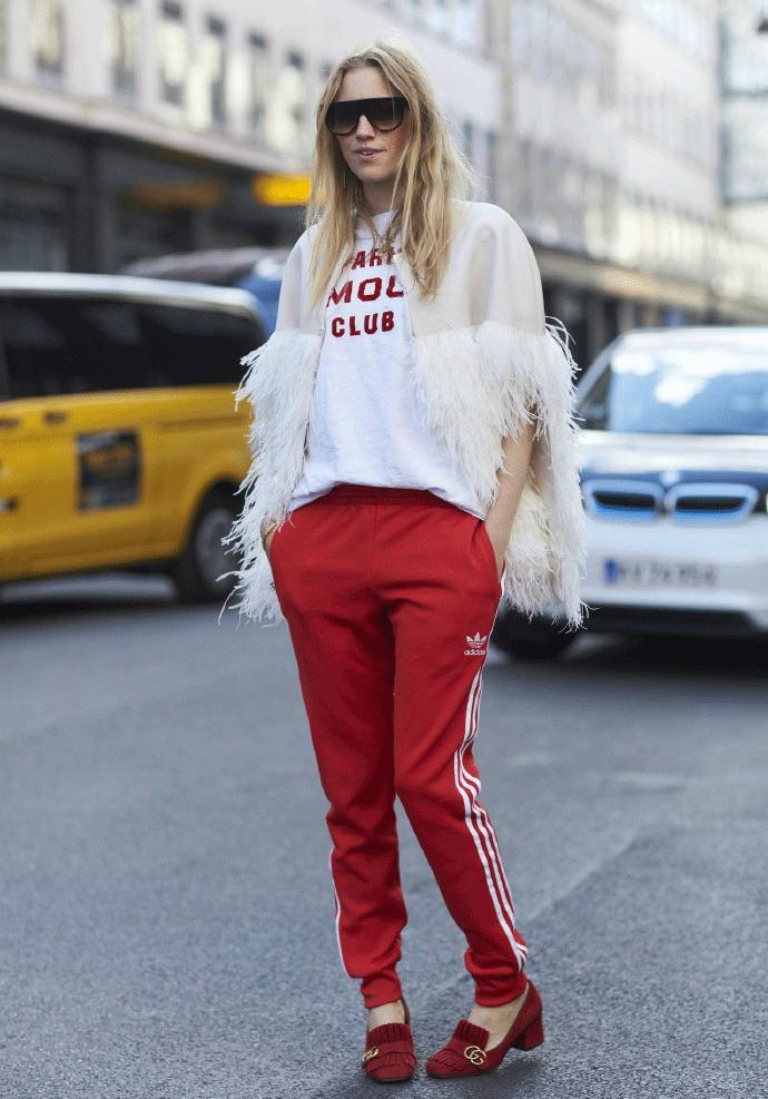 这条礼仪小姐的“迎宾带”，竟然被日日、袁姗姗……抢披上身！