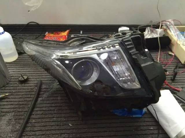 凯迪拉克灯不是竖的吗,凯迪拉克的灯可以关吗