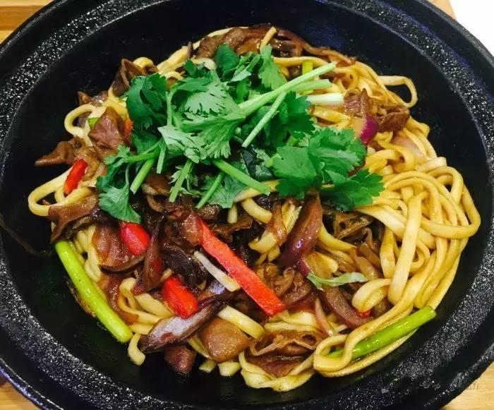 成都的一群面痴,拿出了他们珍藏的42碗好面,服不服吃了就知道