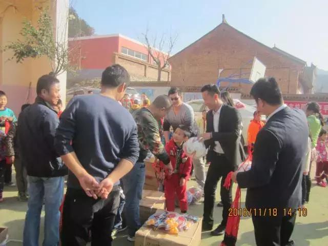 汽车公益活动爱心传递,吉利火星慈善助学爱心捐款晚会